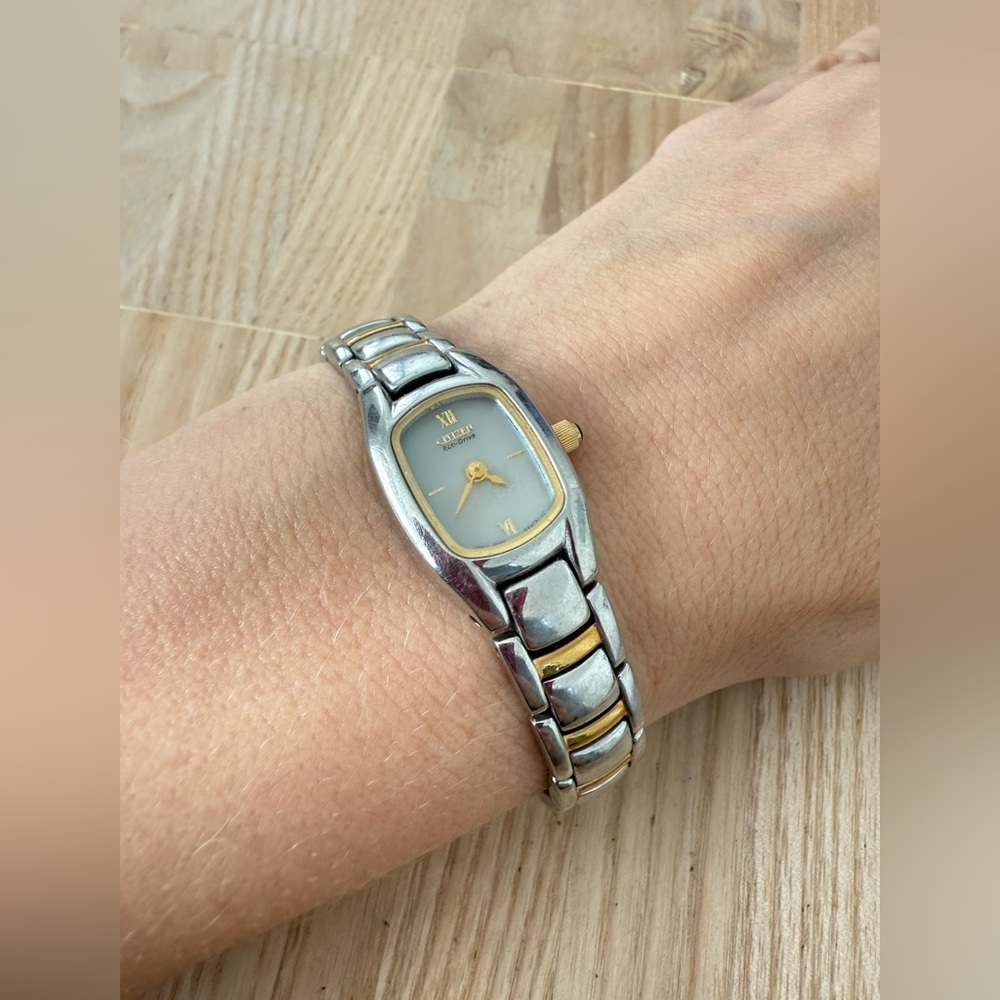Citizen eco-drive ladies dainty two toned solar power watch - Picture 11 of 13